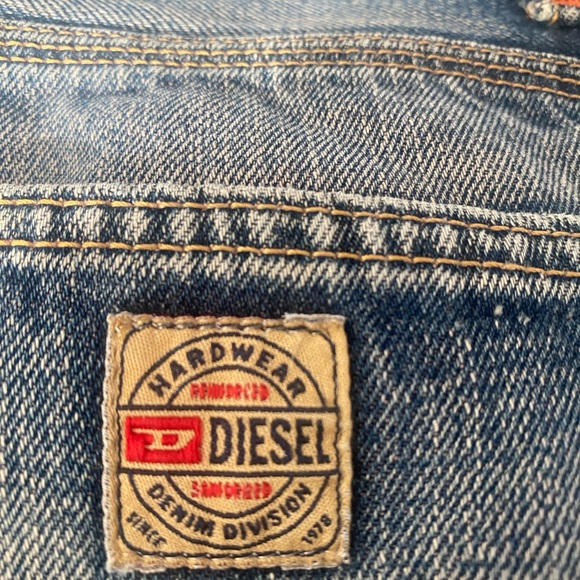 Diesel Men's Relaxed Blue Jeans made in Italy - Picture 2 of 8